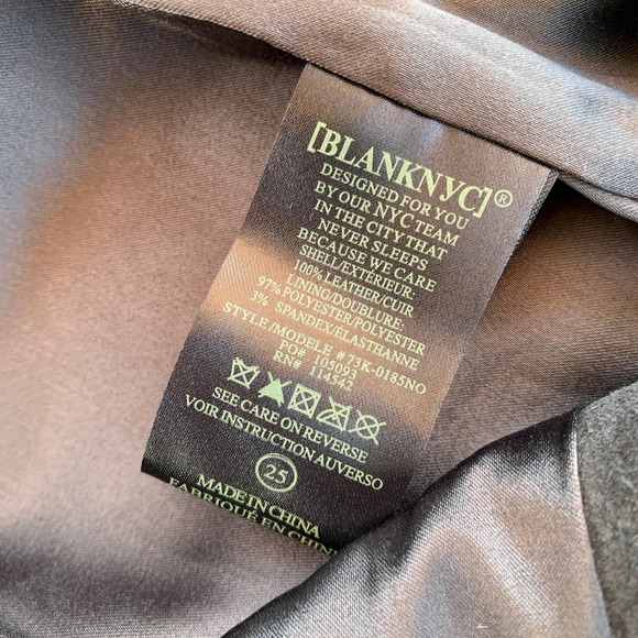 BLANK NYC Gray Suede Leather Mini Skirt Silver Tone Zipper Size 25" Waist - Picture 6 of 9